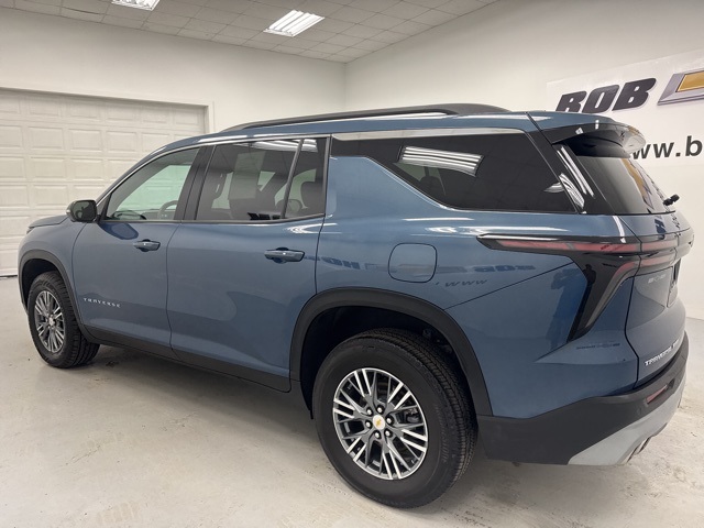 used 2024 Chevrolet Traverse car, priced at $33,988