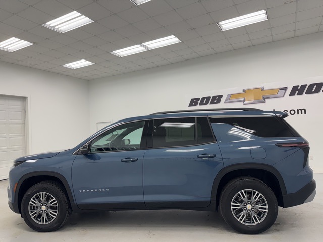 used 2024 Chevrolet Traverse car, priced at $33,988