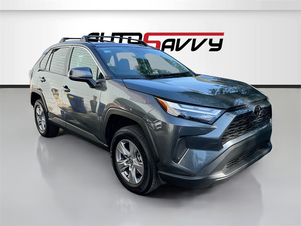 2024 Toyota RAV4 XLE's photo