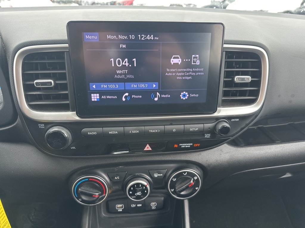 2023 Hyundai Venue SE photo 2