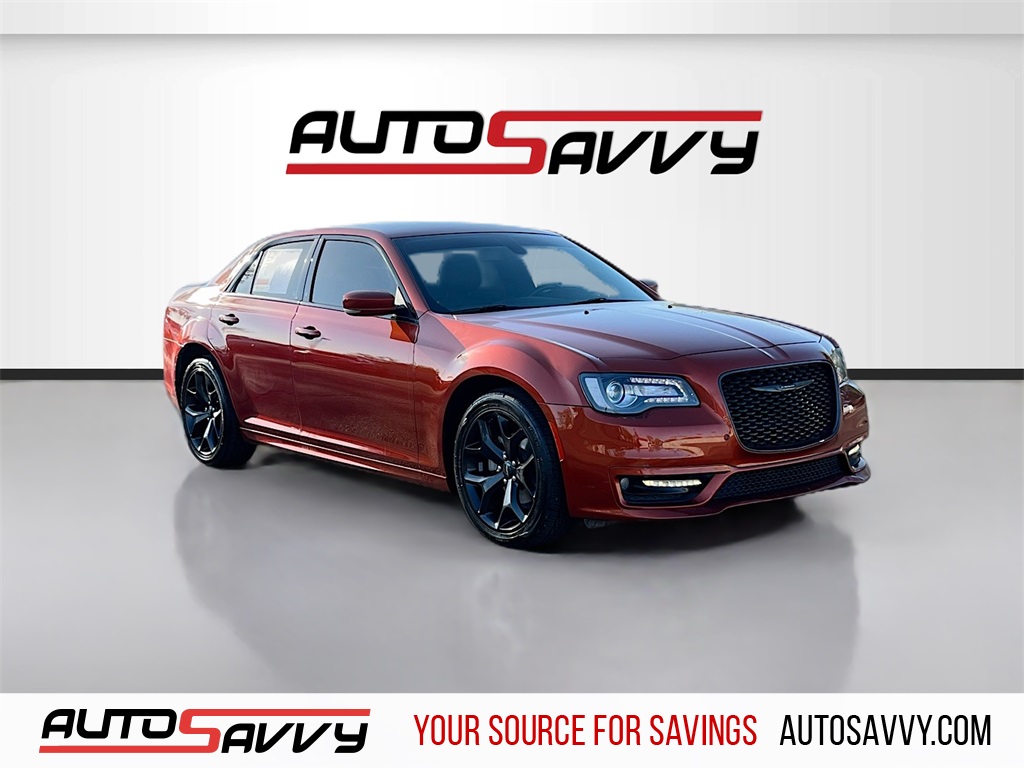 2021 Chrysler 300 Touring's photo