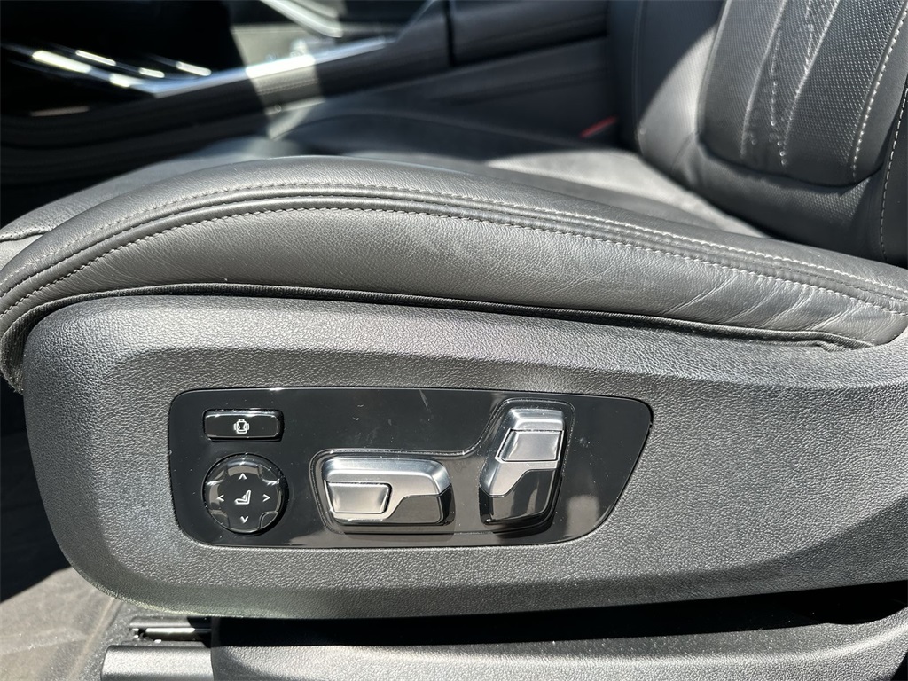 X7 M60i