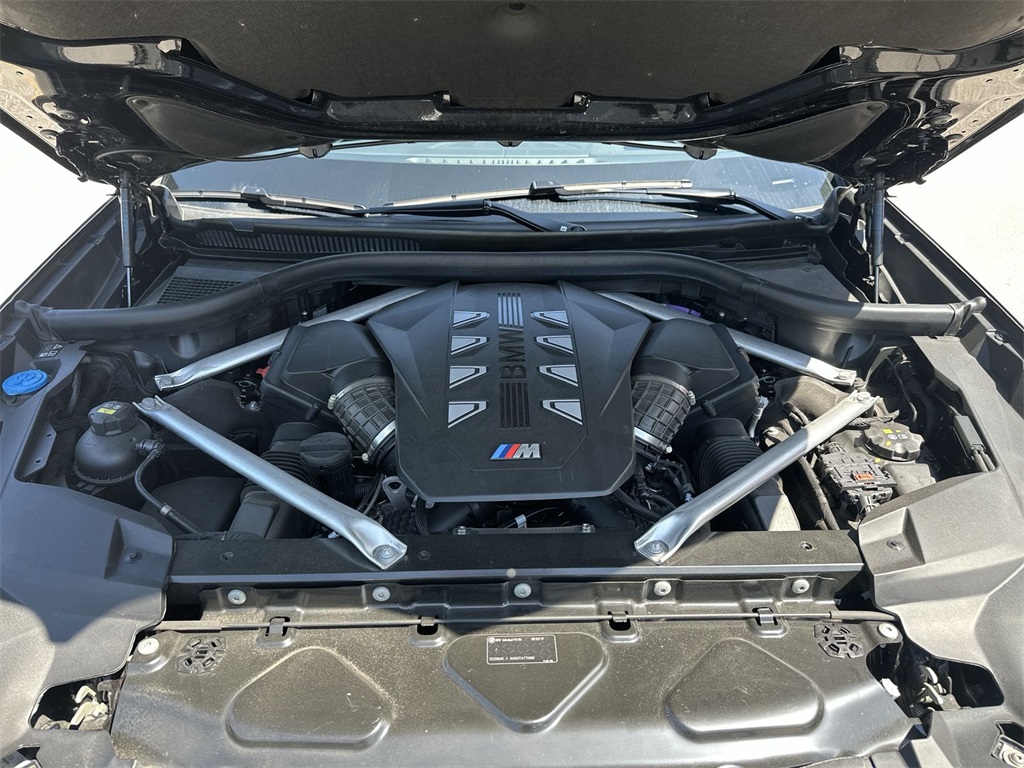 X7 M60i