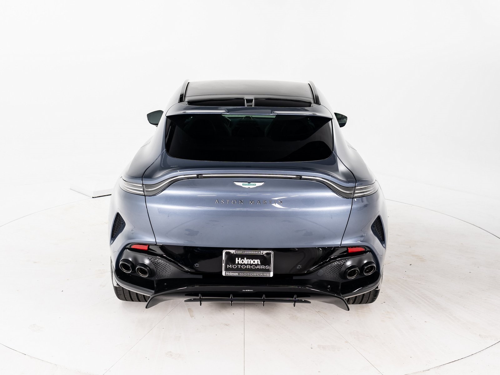 2025 Aston Martin DBX photo 3