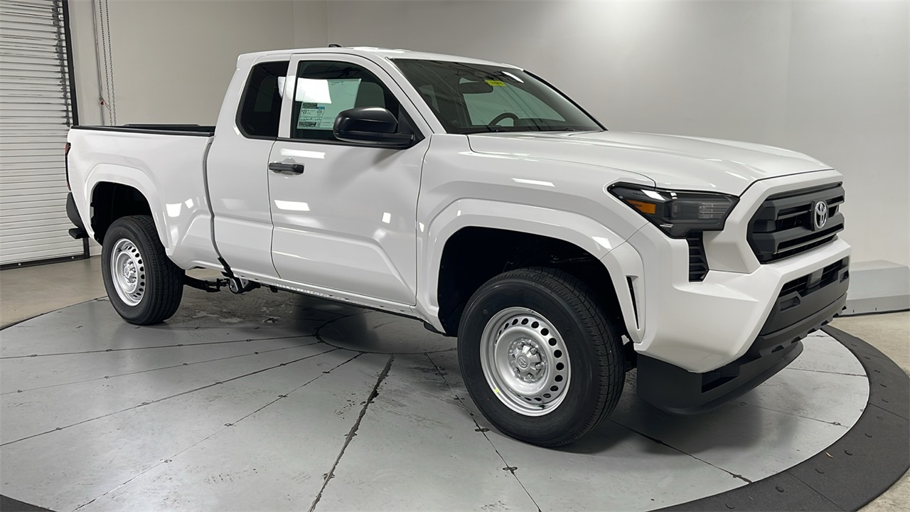 2025 Toyota Tacoma SR XtraCab photo 3