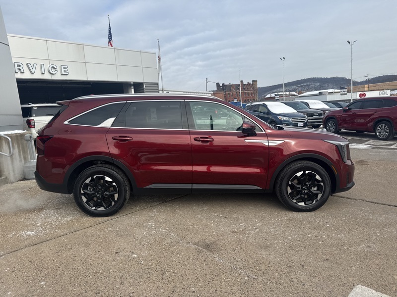 Used 2025 Kia Sorento SUV