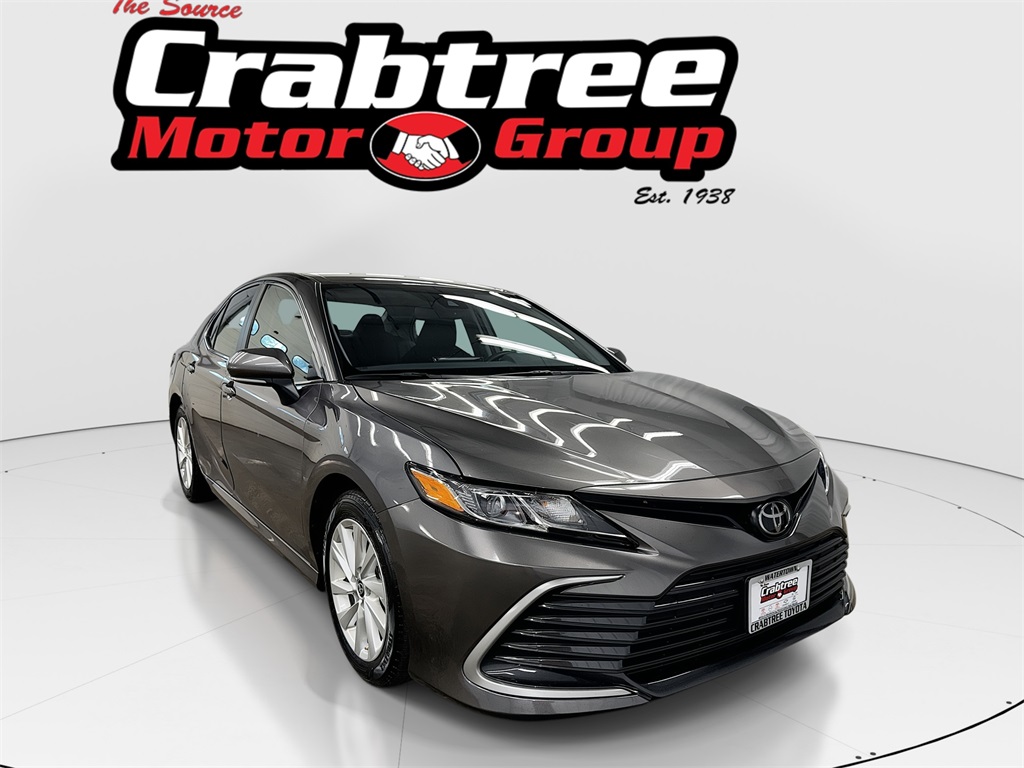 2024 Toyota Camry LE's photo