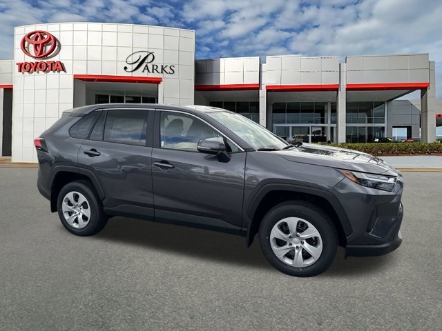 2025 Toyota RAV4 LE's photo