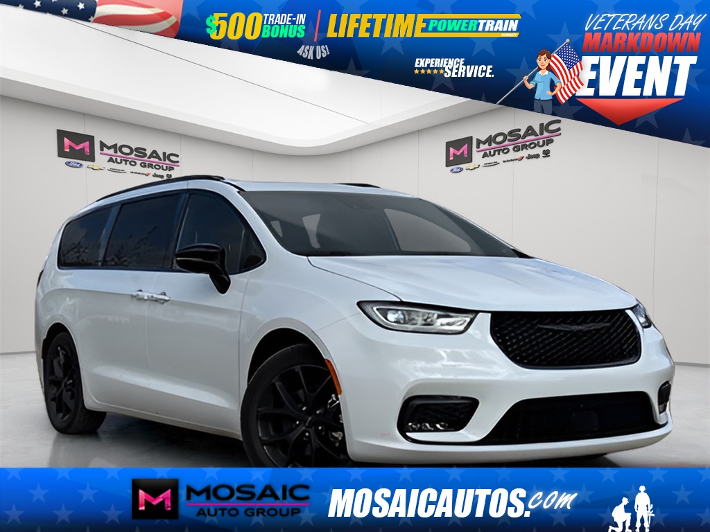 Used 2025 Chrysler Pacifica Limited Vans