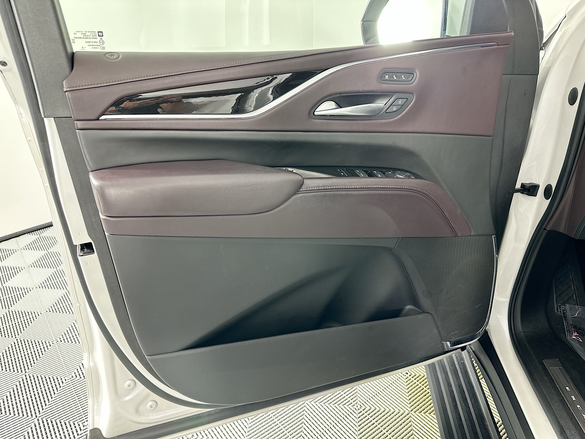 used 2022 Cadillac Escalade ESV car, priced at $69,993