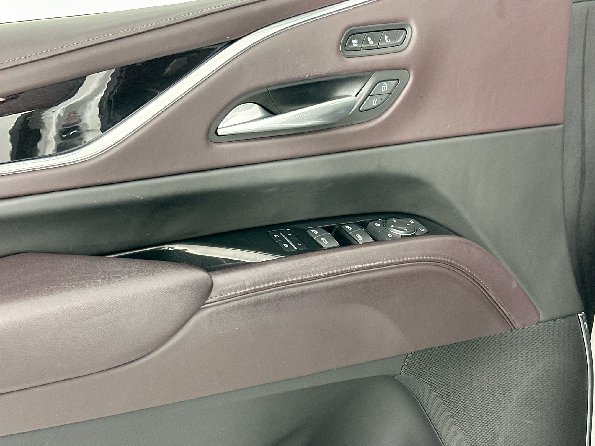 used 2022 Cadillac Escalade ESV car, priced at $69,993