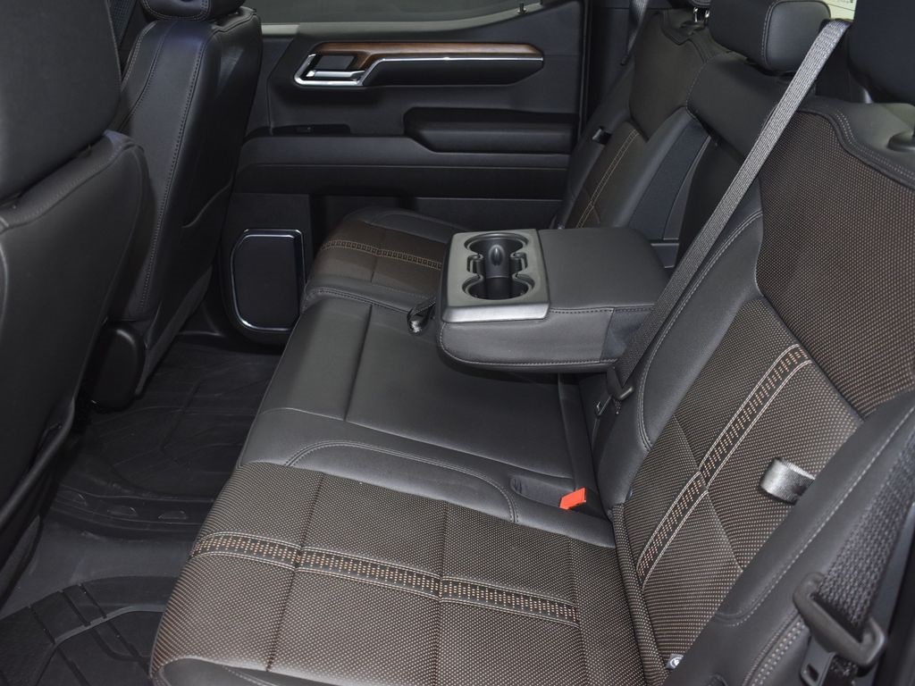 2024 Chevrolet Silverado 1500 High Country photo 15