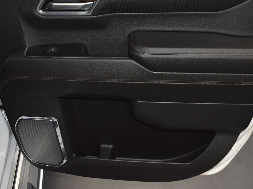 2024 Chevrolet Silverado 1500 High Country photo 16