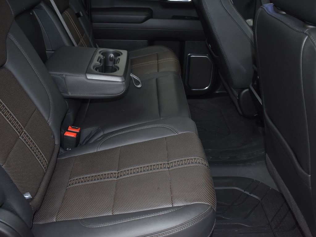 2024 Chevrolet Silverado 1500 High Country photo 17