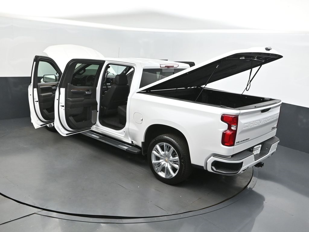 2024 Chevrolet Silverado 1500 High Country photo 2
