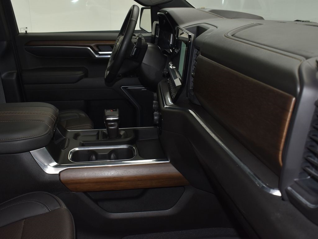2024 Chevrolet Silverado 1500 High Country photo 19