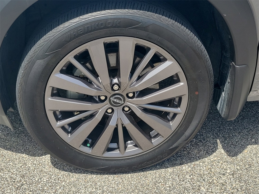 2024 Gun Metallic Nissan Pathfinder SL FWD SUV