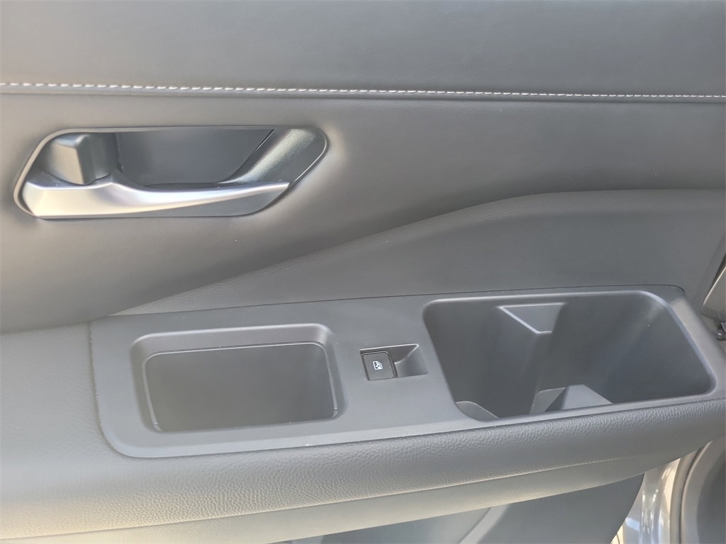 2024 Gun Metallic Nissan Pathfinder SL FWD SUV