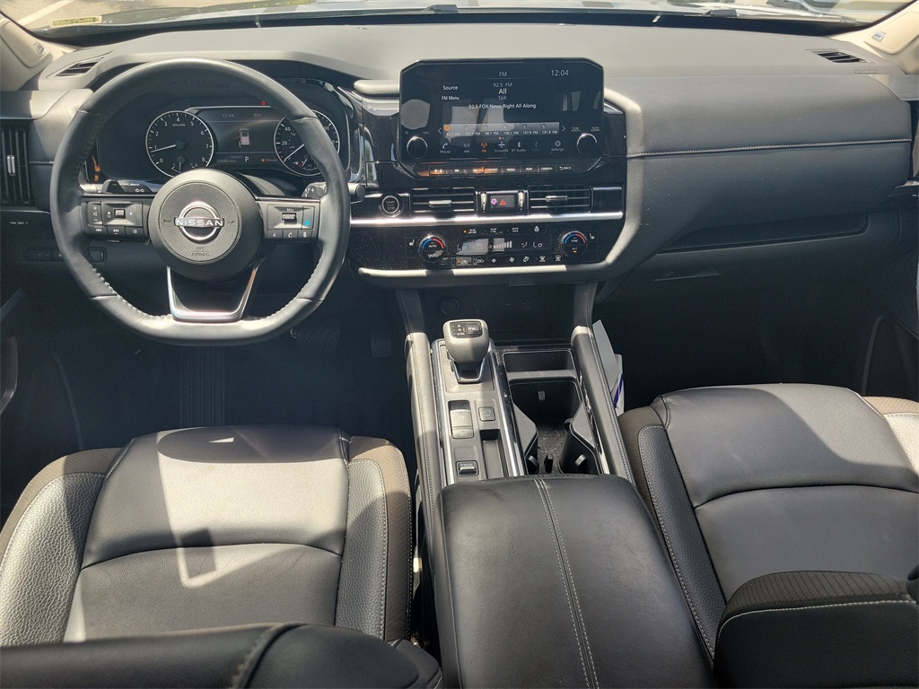 2024 Gun Metallic Nissan Pathfinder SL FWD SUV