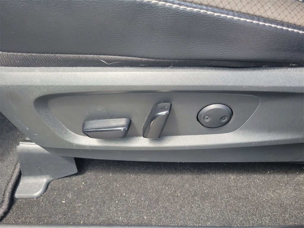 2024 Gun Metallic Nissan Pathfinder SL FWD SUV