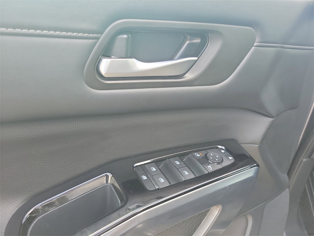 2024 Gun Metallic Nissan Pathfinder SL FWD SUV