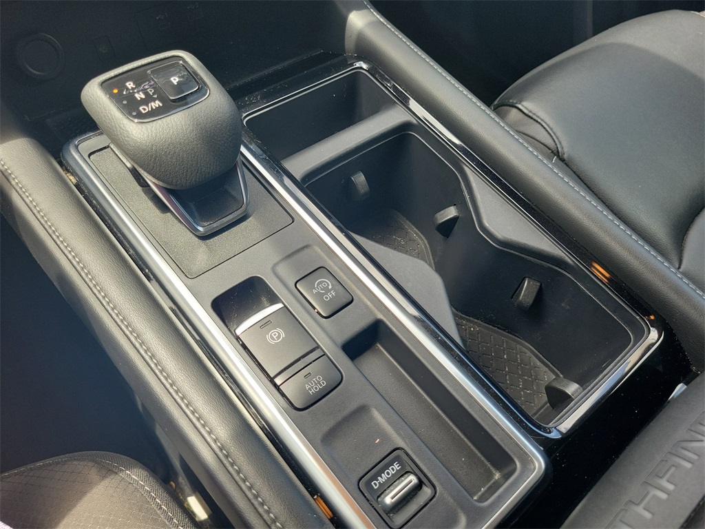 2024 Gun Metallic Nissan Pathfinder SL FWD SUV