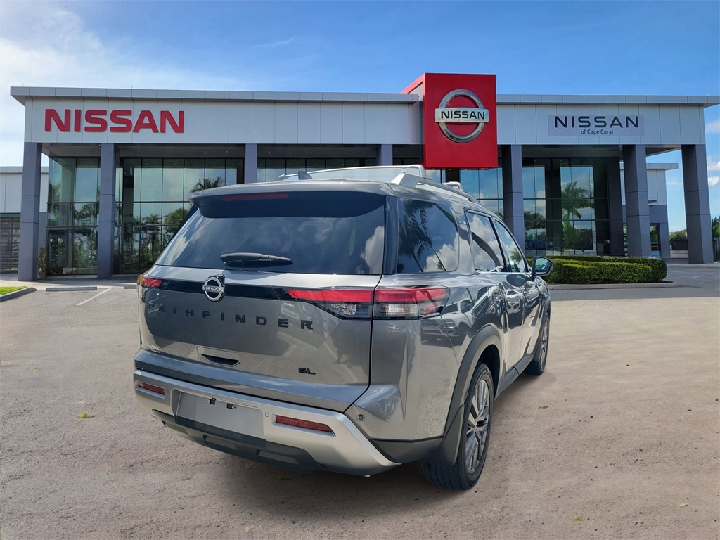 2024 Gun Metallic Nissan Pathfinder SL FWD SUV