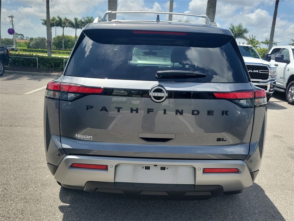 2024 Gun Metallic Nissan Pathfinder SL FWD SUV