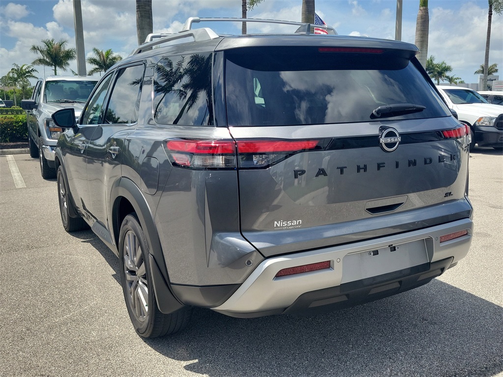 2024 Gun Metallic Nissan Pathfinder SL FWD SUV