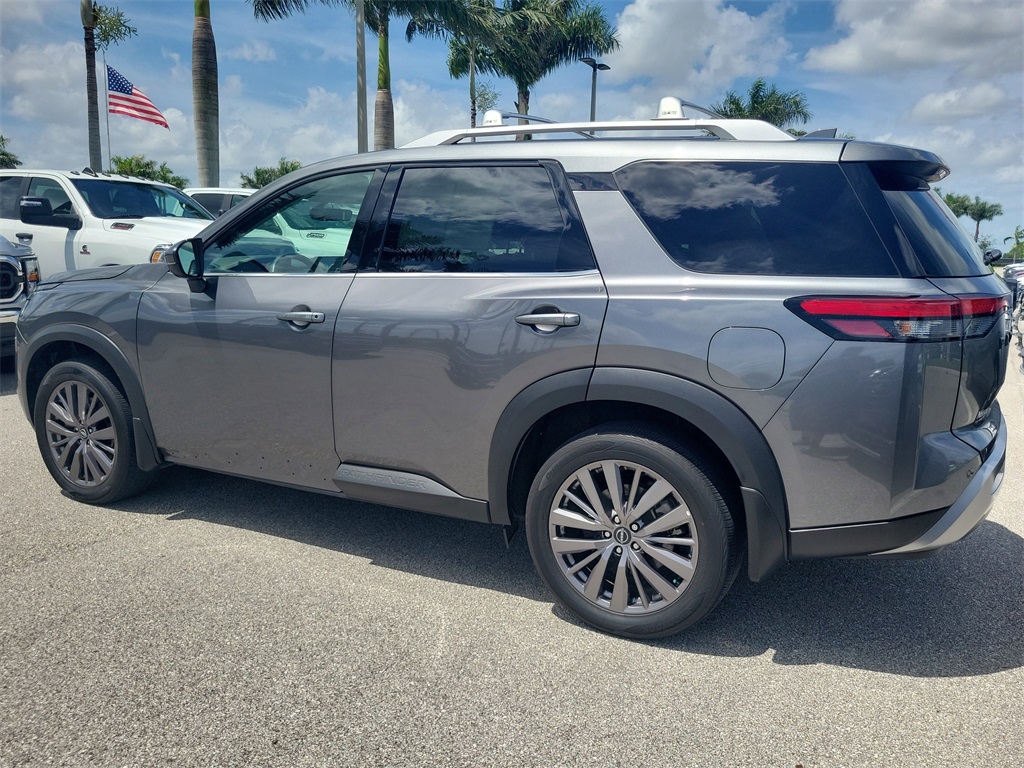 2024 Gun Metallic Nissan Pathfinder SL FWD SUV