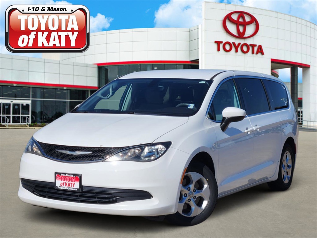 2017 Chrysler Pacifica LX's photo