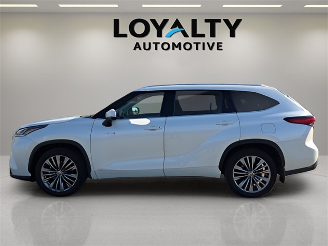 Used 2021 Toyota Highlander Hybrid SUV