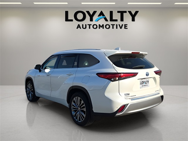 Used 2021 Toyota Highlander Hybrid SUV