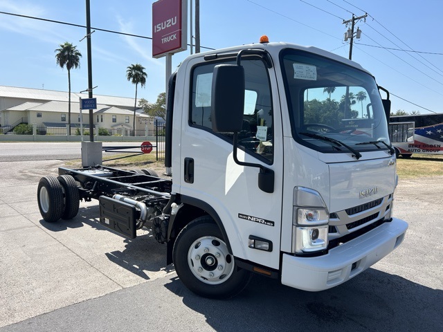 2024 Isuzu NPR HD's photo