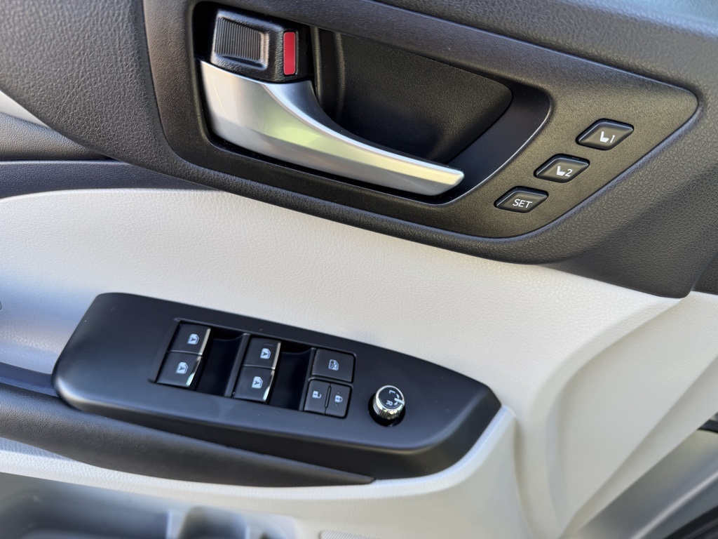 used 2019 Toyota Highlander car, priced at $26,903