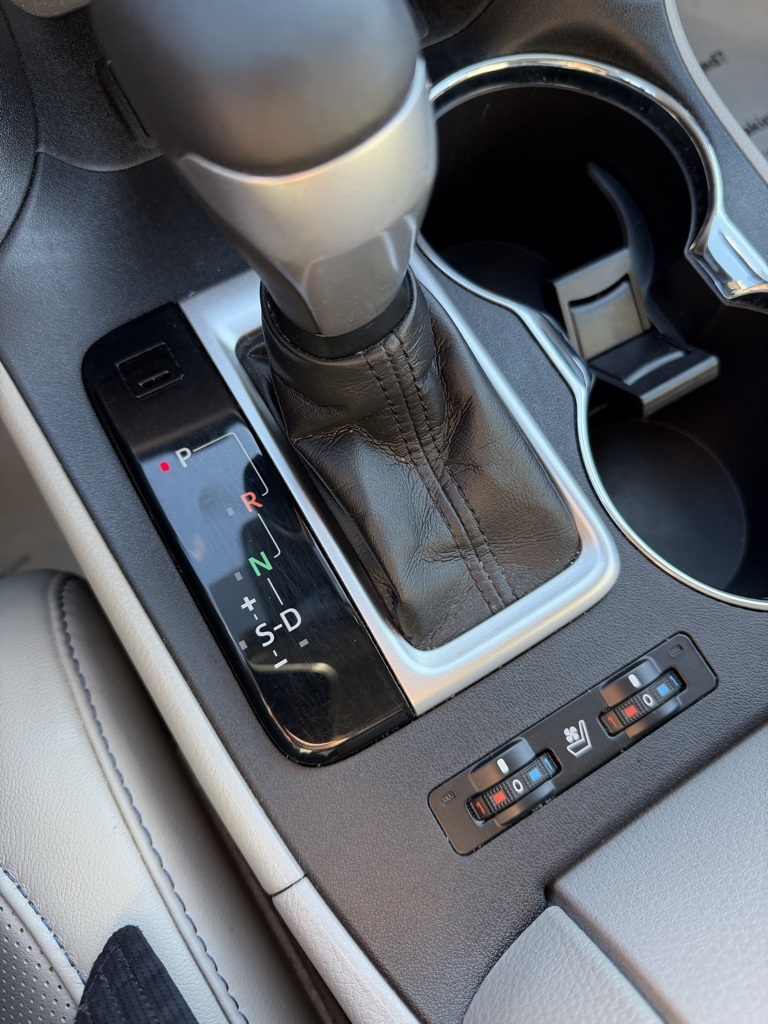 used 2019 Toyota Highlander car, priced at $26,903