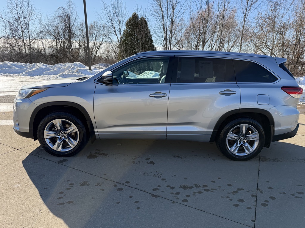 used 2019 Toyota Highlander car, priced at $26,903