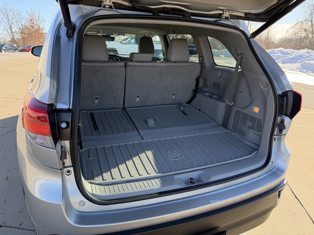 used 2019 Toyota Highlander car, priced at $26,903