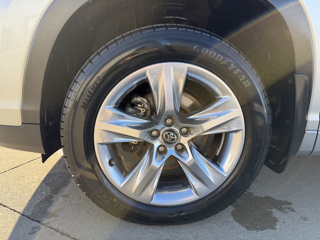 used 2019 Toyota Highlander car, priced at $26,903