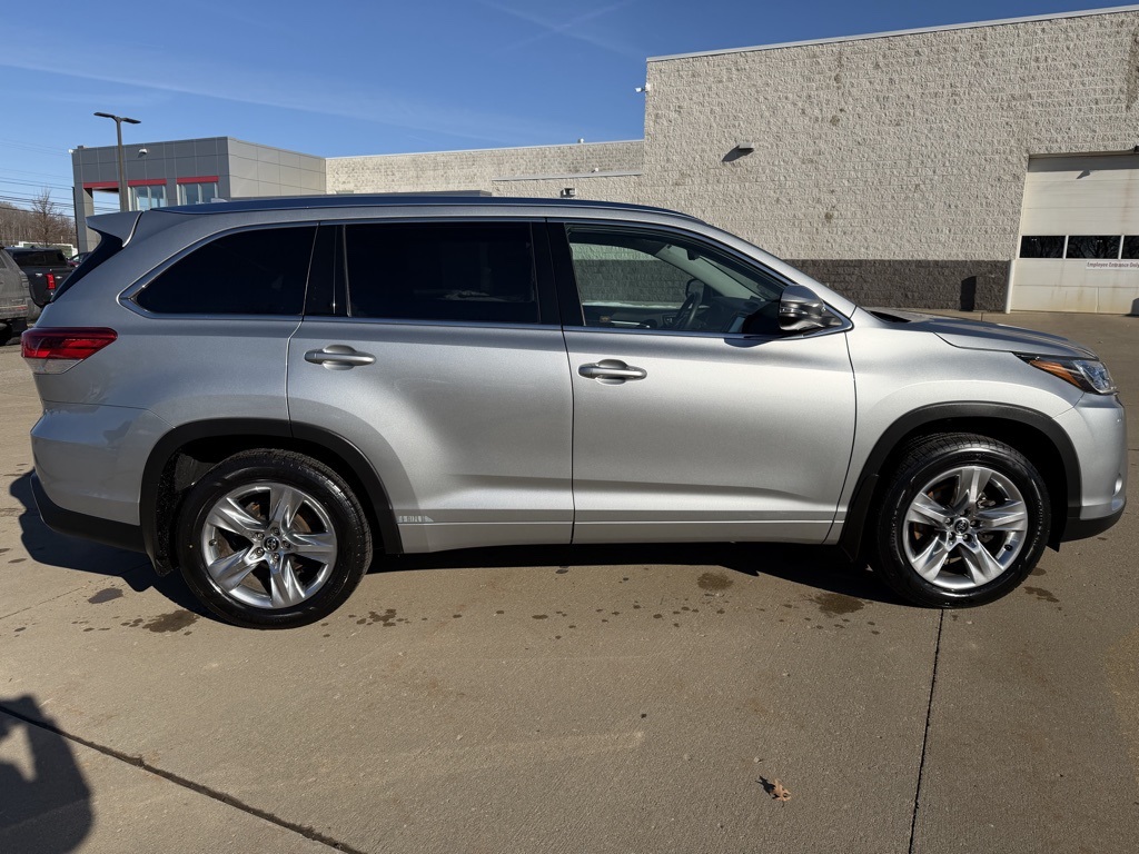 used 2019 Toyota Highlander car, priced at $26,903