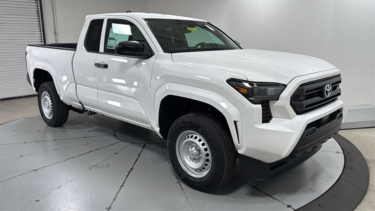 2025 Toyota Tacoma SR XtraCab photo 3