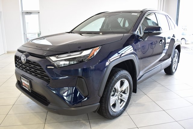 2025 Toyota RAV4 XLE photo 2