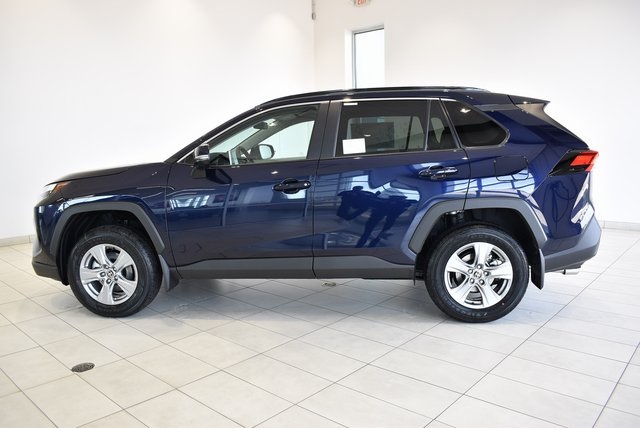 2025 Toyota RAV4 XLE photo 3