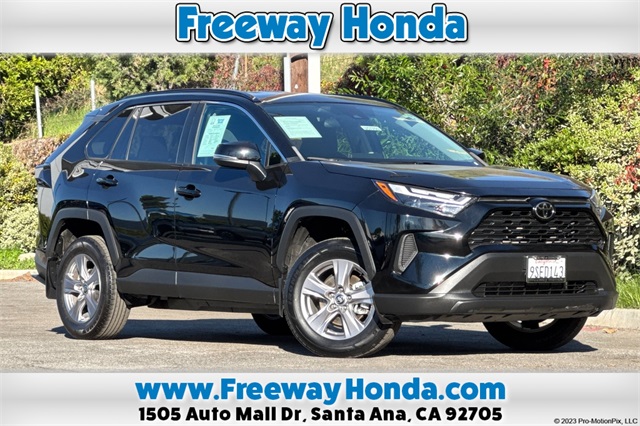 2022 Toyota RAV4 XLE's photo