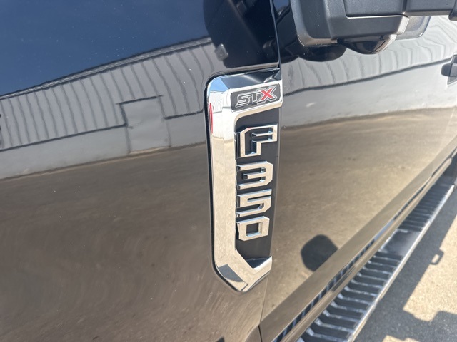 2020 Black Ford Super Duty F-350 SRW XL 4X4