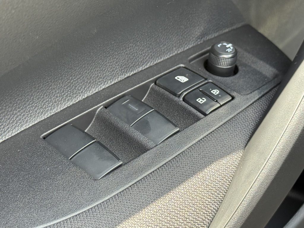2025 Toyota Corolla LE photo 15