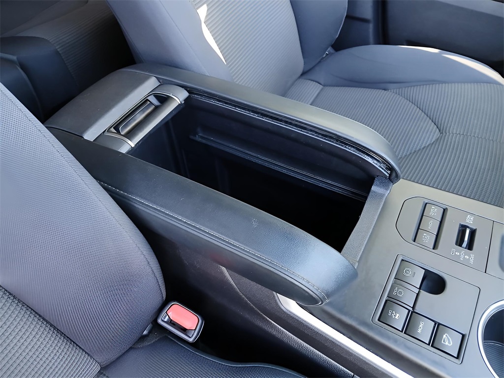 2023 Toyota Highlander LE photo 30