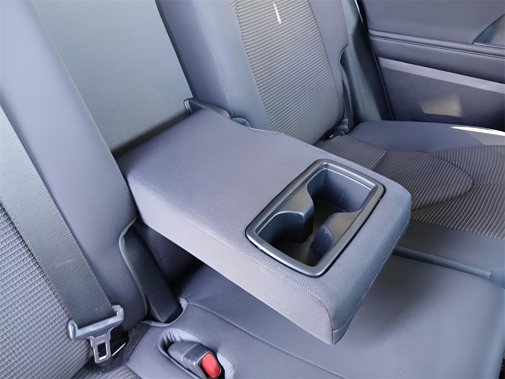 2023 Toyota Highlander LE photo 34