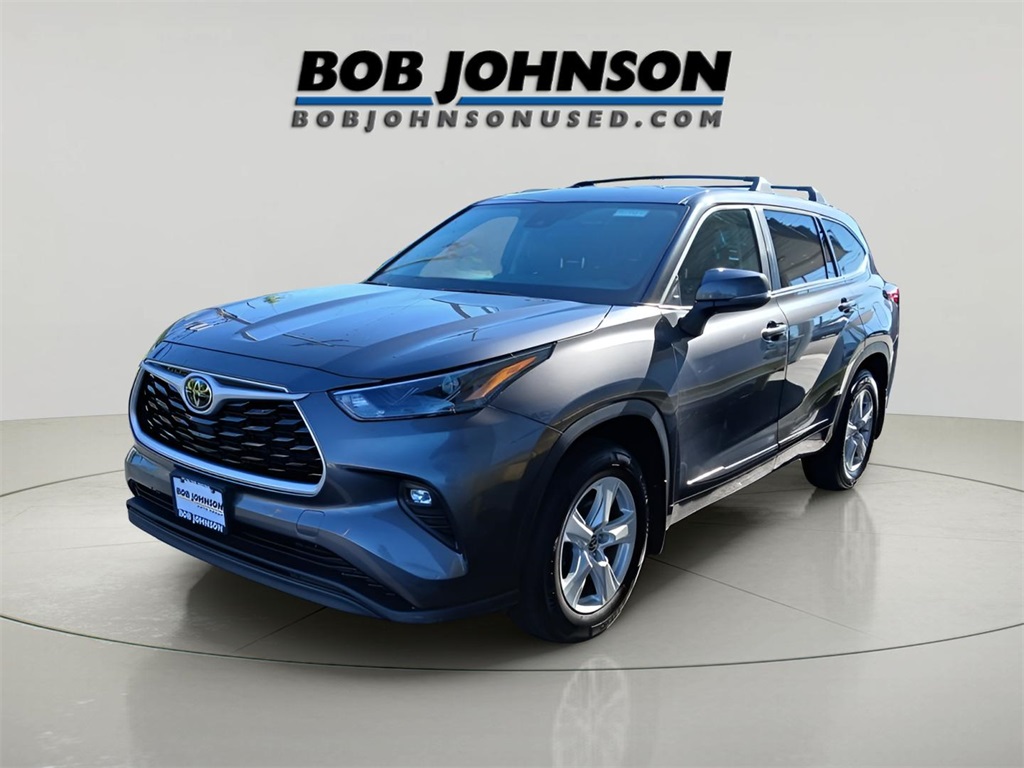 2023 Toyota Highlander LE photo 22