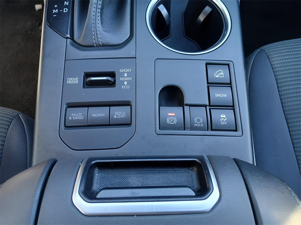 2023 Toyota Highlander LE photo 12